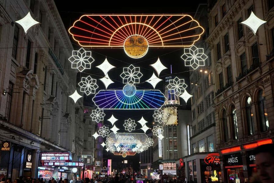London: Christmas Lights Tour by Vintage Bus - Oxford Street and the limits of a 1.5-hour tour
