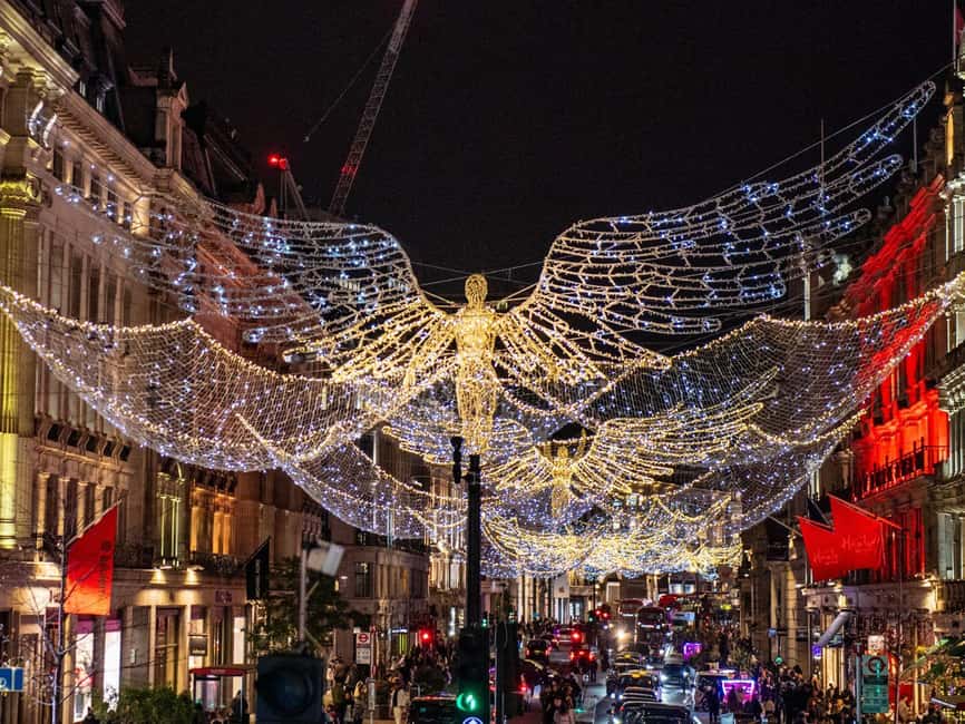 London: Christmas Lights Tour by Vintage Bus - Starting at Embankment and finding the bus
