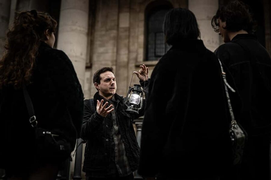London: Interactive Jack the Ripper Night Walking Tour - Meeting the guide in Altab Ali Park