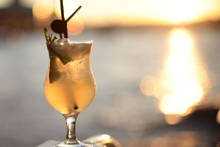 London: River Thames Evening Cruise with Bubbly and Canapés - Live music and the mood on board