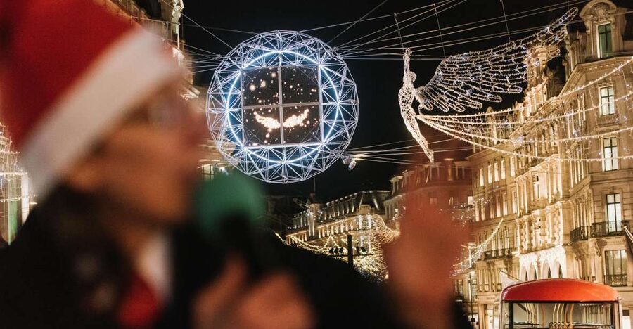 London: Tootbus Christmas Lights Tour incl walking tours - What this Christmas lights tour actually feels like