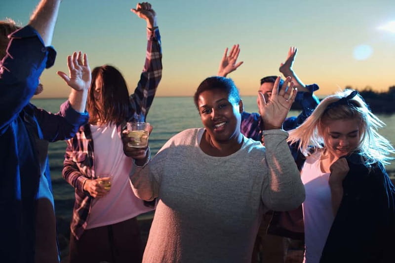Malaga: Catamaran Sunset or Night Cruise w/ Live DJ & Drink - Comfort, crew, and small drawbacks