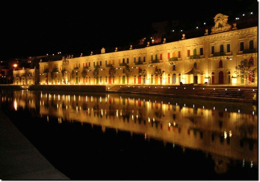 Malta: Marsamxett Harbour and Grand Harbour Cruise by Night - Passing Valletta’s battlements after dark