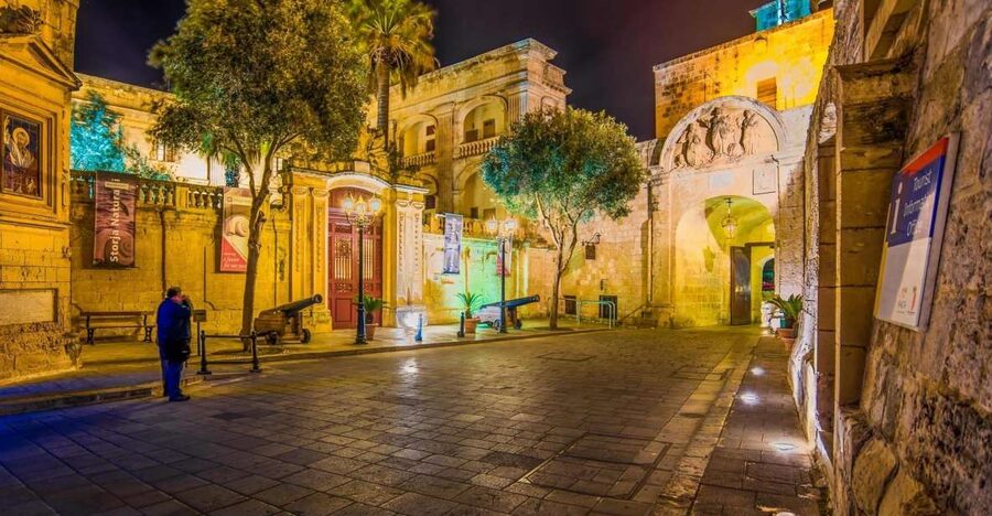 Mdina: Valletta Waterfront Area, Mdina, and Rabat Night Tour - Why Mdina works so well after dark