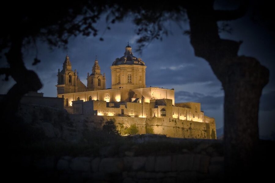 Mdina: Valletta Waterfront Area, Mdina, and Rabat Night Tour - Walking conditions and what to bring