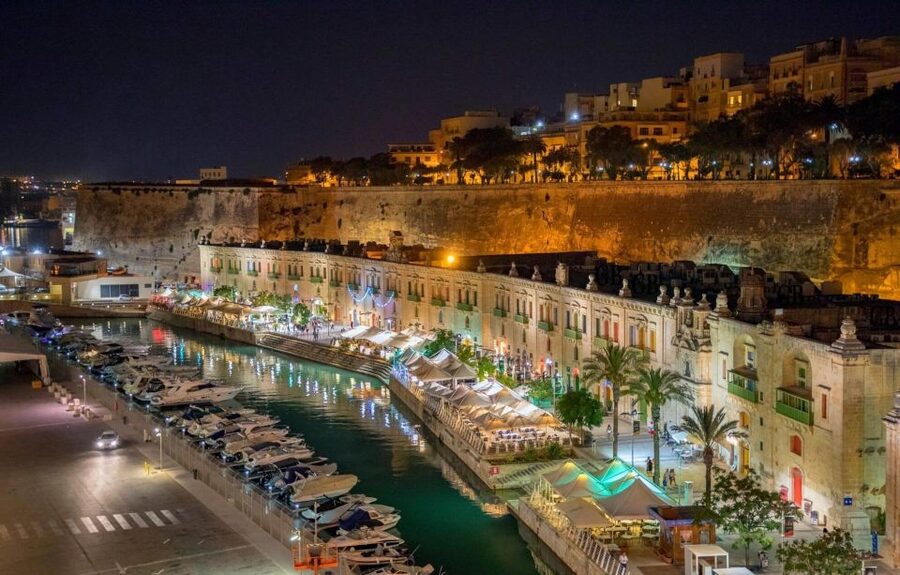 Mdina: Valletta Waterfront Area, Mdina, and Rabat Night Tour - Who should book this night tour?