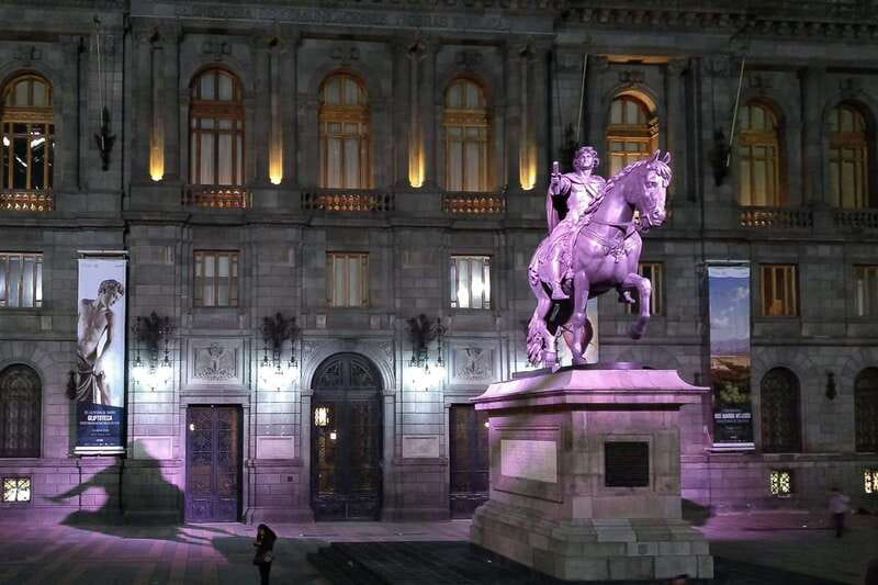 Mexico City: Double Decker Bus Night Tour - What the audio guide adds