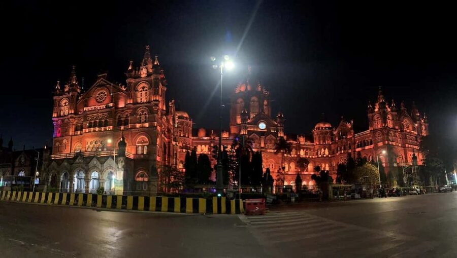 Mumbai by Night: Private Iconic Sights Tour in Lights - What your guide and car add