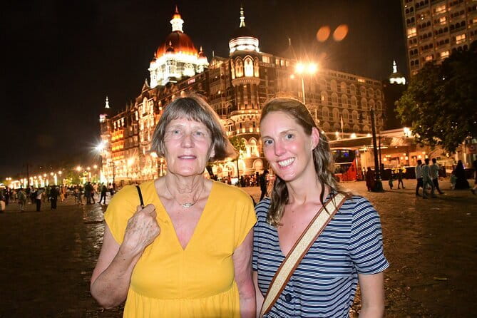 Mumbai by Night: Private Tour of Iconic Sights in Lights - Meeting in Colaba and sorting out pickup