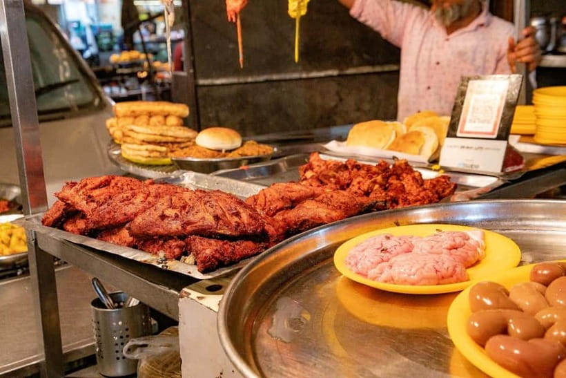 Mumbai: Street Food and Night Markets Tour - Girgaon to Bhuleshwar by foot and black cab