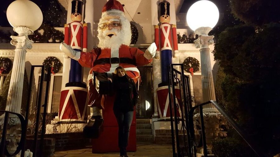 New York City: Dyker Heights Christmas Lights Tour - Who should book this evening tour?