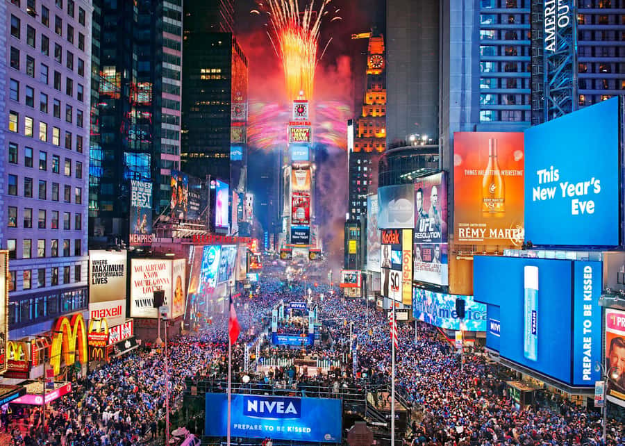 New York City: Guided Private Glass-Top Bus Tour at Night - A night route built for first-time New York visitors