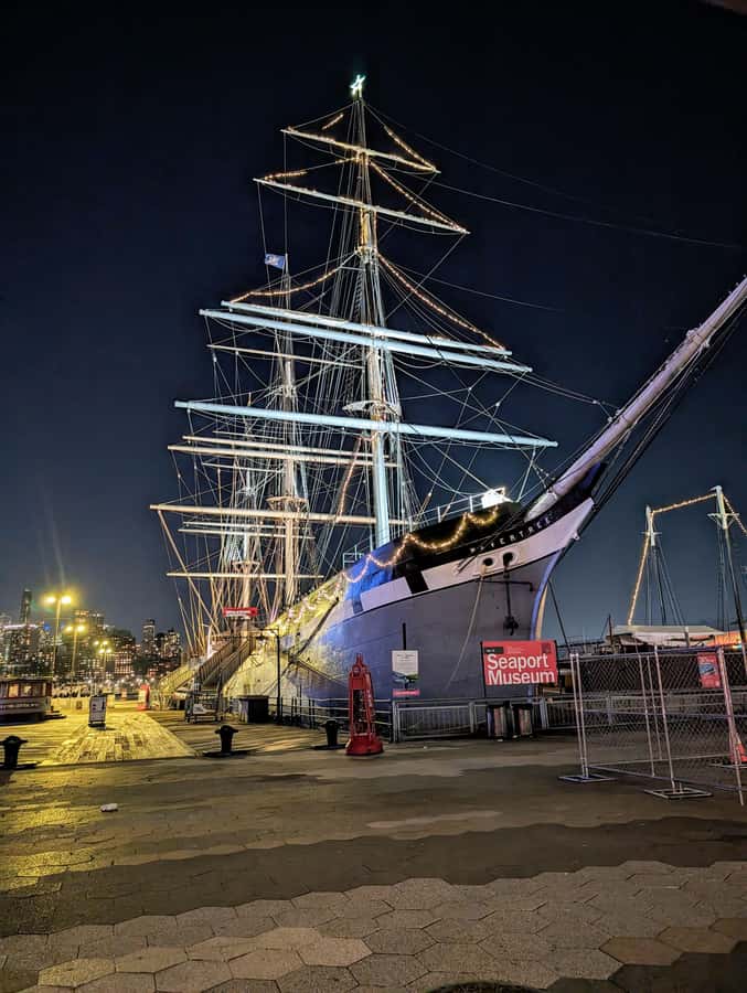 New York City: Guided Private Glass-Top Bus Tour at Night - Pier 17, the Seaport, and the Brooklyn Bridge