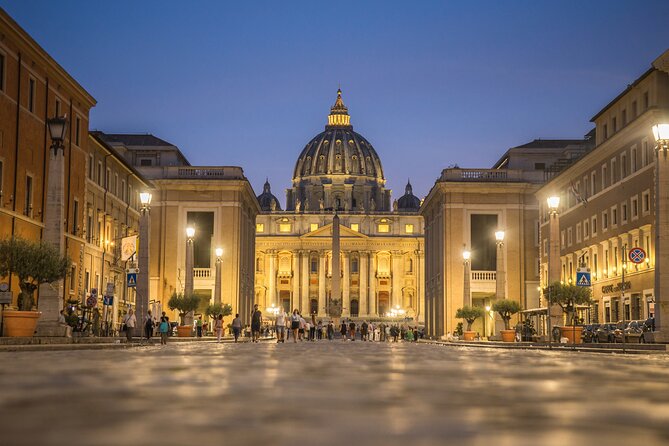Night Tour of Rome with Local Pizza Dinner and Gelato Experience - Colosseum and Roman Forum from the outside