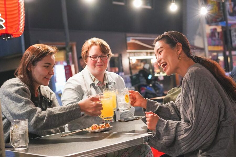 Osaka: Bar-Hopping Night Tour in Namba - The guides make the evening work