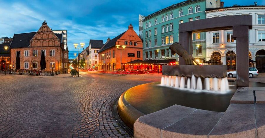 Oslo: Historic Myths & Legends Evening Walking Tour - Key points at a glance