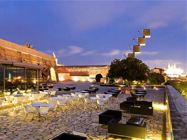Palma de Mallorca: Old Town Atmospheric Evening Tour - Why an evening walk suits Palma