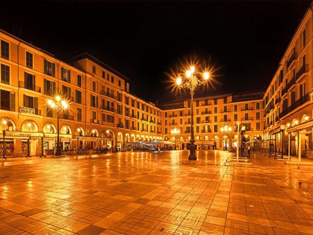 Palma de Mallorca: Old Town Atmospheric Evening Tour - The optional tapas finish