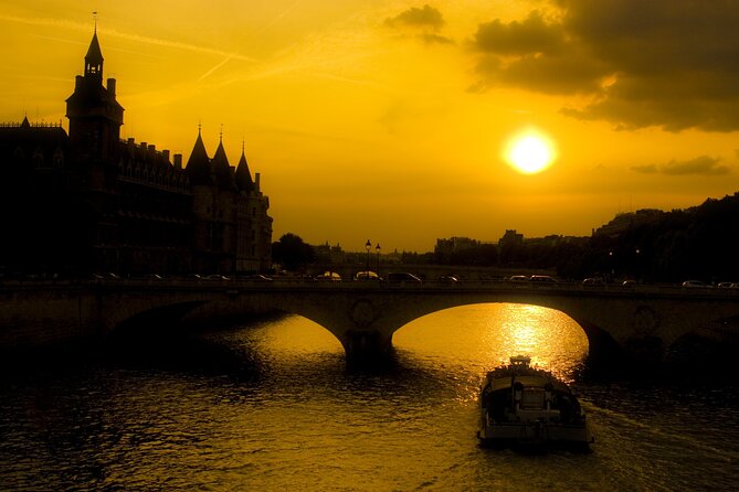 Paris by Night Walking Tour: Ghosts, Mysteries and Legends - Saint-Germain-l’Auxerrois and the 1572 massacre