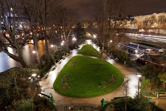 Paris by Night Walking Tour: Ghosts, Mysteries and Legends - Palais de Justice and the theatre of punishment
