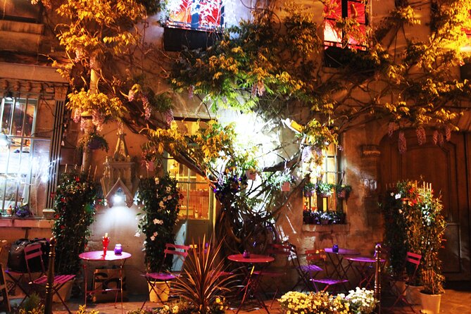 Paris by Night Walking Tour: Ghosts, Mysteries and Legends - What the guides do best, and where the experience varies