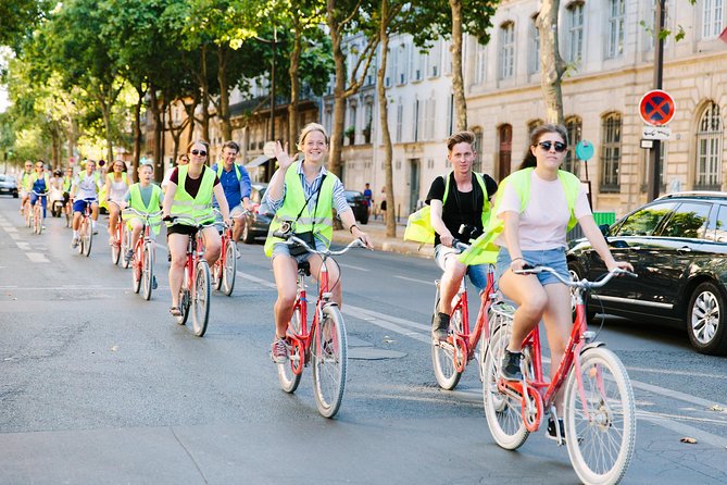 Paris Evening Snapshot Bike Tour - Why Paris works so well by bicycle at night
