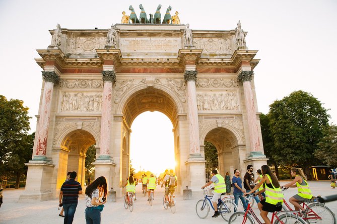 Paris Evening Snapshot Bike Tour - The Eiffel Tower at the best hour