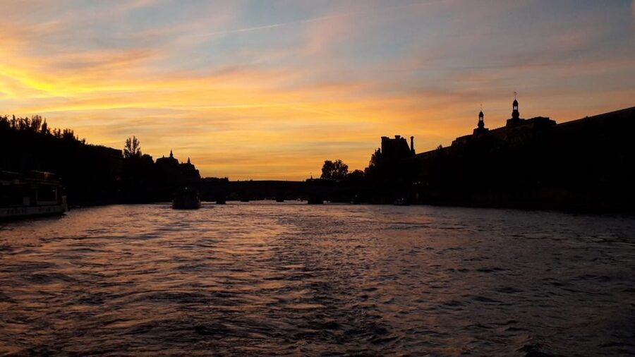 Paris: Happy Hour Evening Cruise on the Seine River - From the Tuileries to the Louvre
