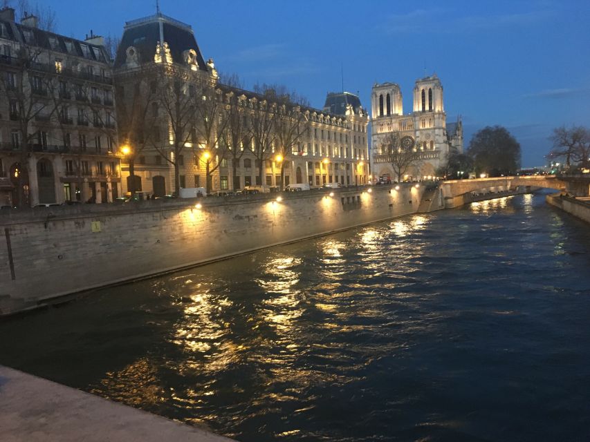 Paris: Happy Hour Evening Cruise on the Seine River - The Eiffel Tower moment