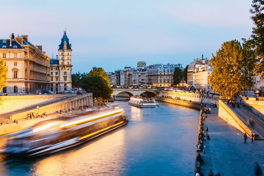 Paris: Illuminated Evening River Cruise & Waffle Tasting - What the Paris night cruise actually feels like