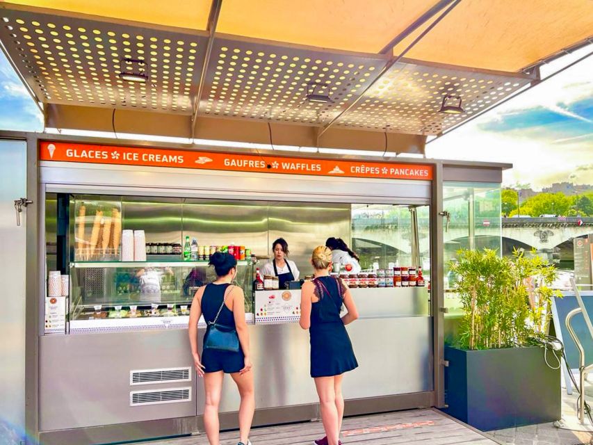 Paris: Illuminated Evening River Cruise & Waffle Tasting - Timing your departure for the best lights