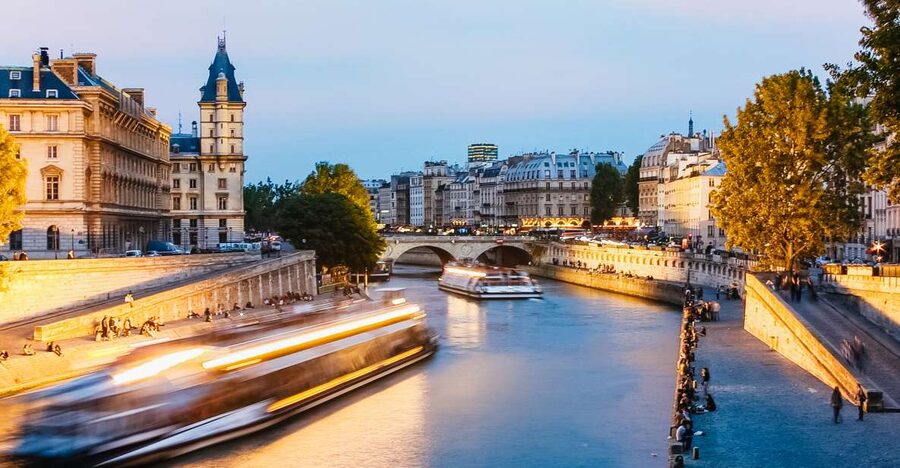 Paris: Illuminated Evening River Cruise & Waffle Tasting - The route from Les Invalides to the Eiffel Tower