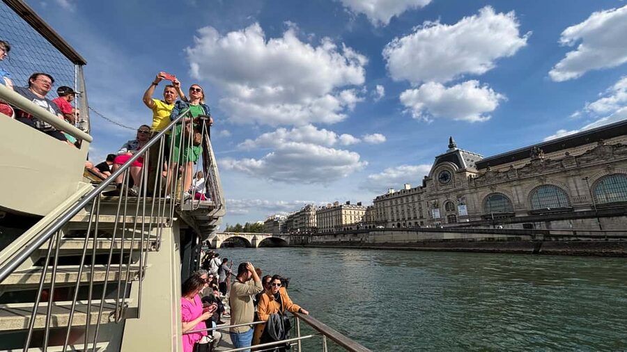 Paris: Illuminations River Cruise with Audio Commentary - Accessibility, luggage, and practical limits