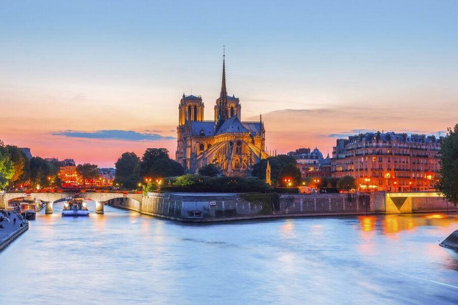 Paris: Illuminations River Cruise with Audio Commentary - Grand Palais and the return to the Eiffel Tower
