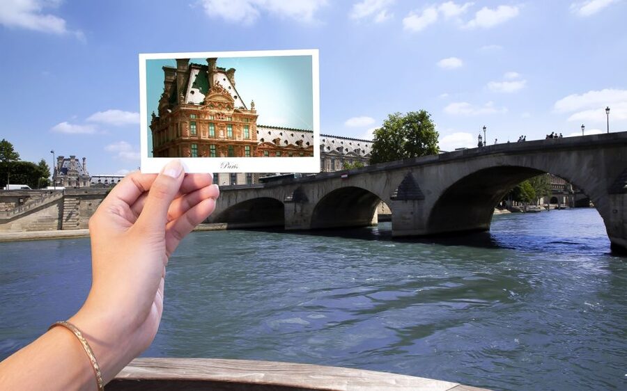 Paris: Illuminations River Cruise with Audio Commentary - Choosing the best time and seat