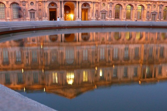 Paris Private Night Tour with River Cruise and Champagne Option - What the guide adds to the walk