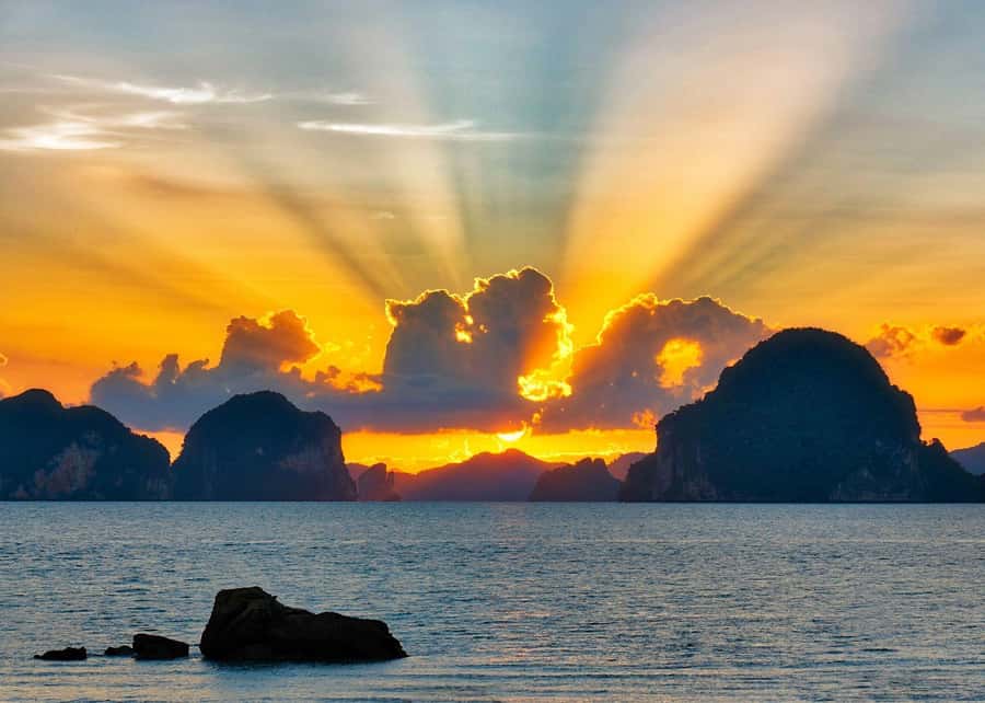 Phi Phi & 4 Islands Sunset tour + Bioluminescent Planktons - Key points to know before booking