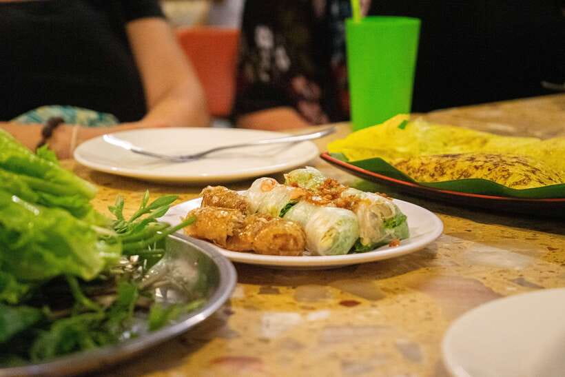 Phnom Penh: Evening Food Tour with Drinks & Tuk Tuk Included - How much food should you expect?