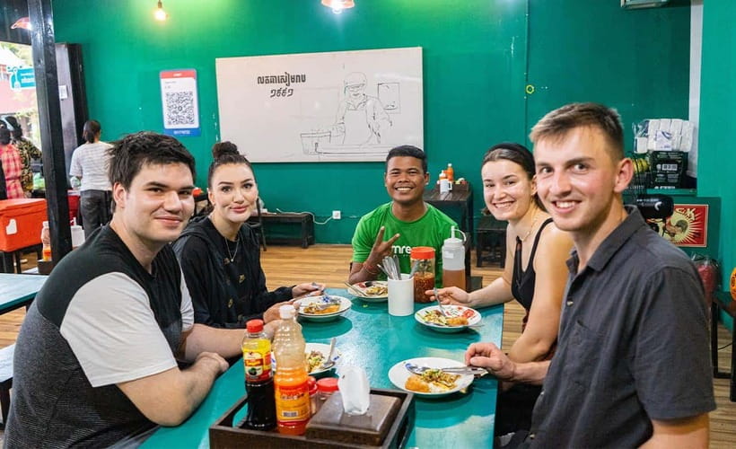 Phnom Penh: Evening Food Tour with Drinks & Tuk Tuk Included - First stop: home cooking near the Royal Palace