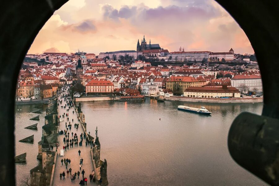Prague: 50-Minute Sightseeing Evening Cruise - The boat and your seating choices
