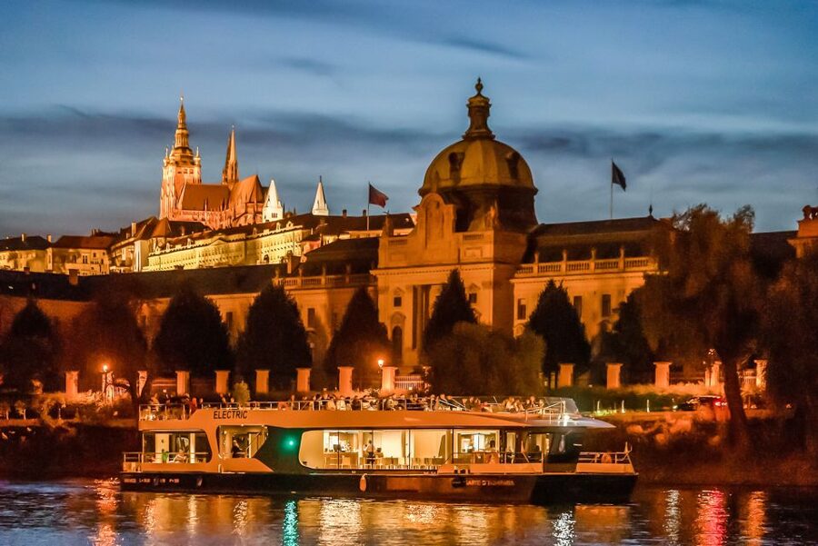 Prague: 50-Minute Sightseeing Evening Cruise - Rudolfinum and the first river views