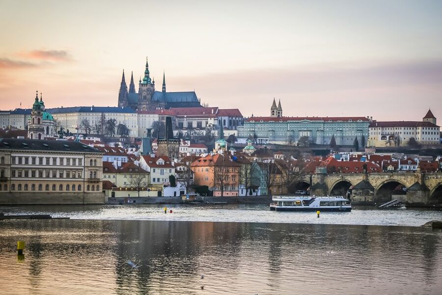 Prague: 50-Minute Sightseeing Evening Cruise - Charles Bridge from below
