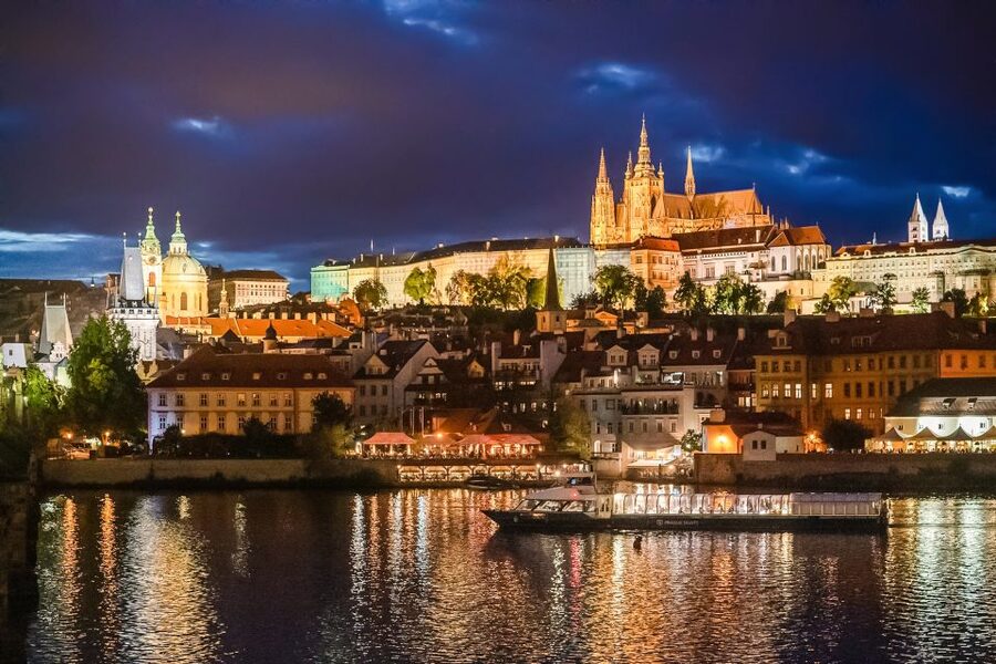 Prague: 50-Minute Sightseeing Evening Cruise - Prague Castle from the river