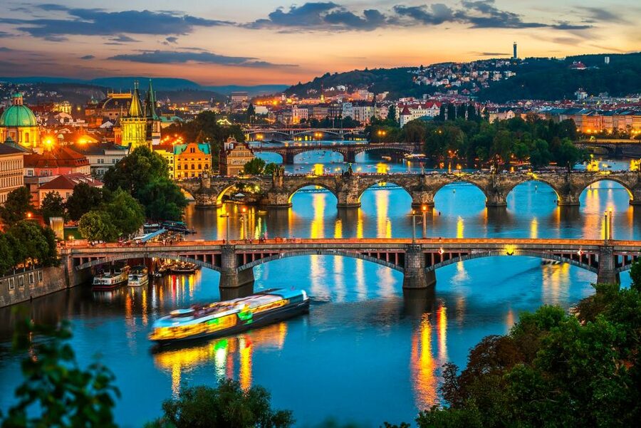 Prague: Vltava River Night Cruise with Buffet - Why a night cruise works so well in Prague