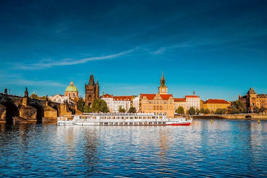 Prague: Vltava River Night Cruise with Buffet - Prague Castle after sunset