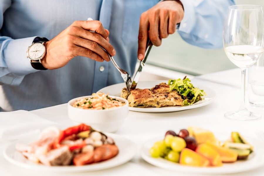 Prague: Vltava River Night Cruise with Buffet - What is served at the buffet