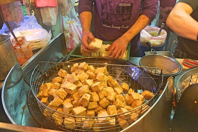 [Private Tour] Shilin Night Market Walking Tour With a Private Tour Guide (2-hr) - The temple stop adds meaning beyond the snacks