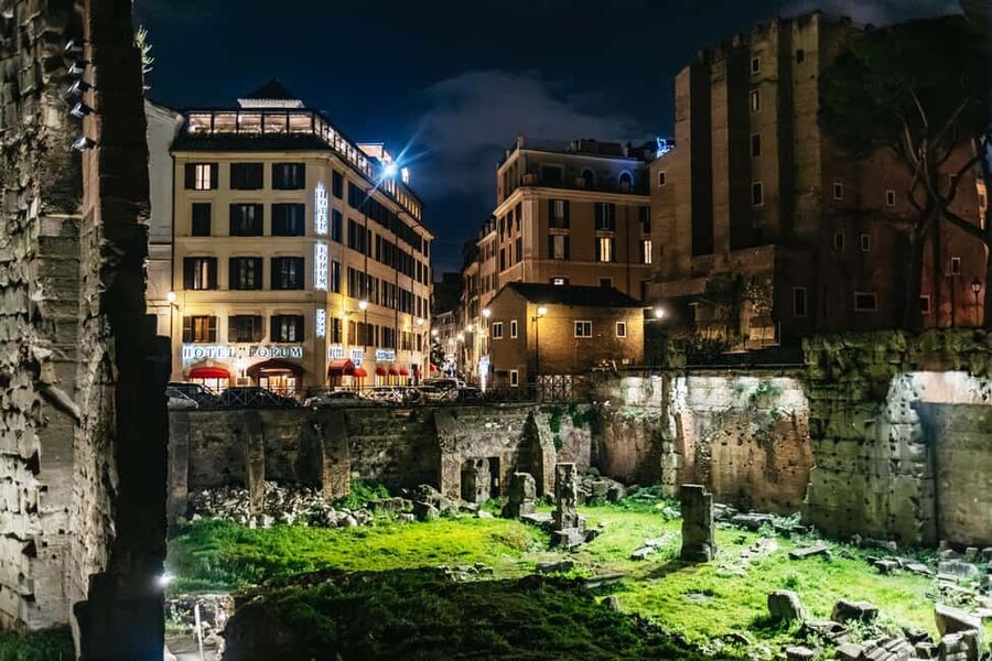 Rome: Small-Group City Highlights Moonlight Walking Tour - Trevi Fountain is the evening centerpiece