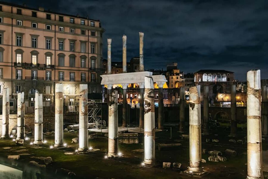 Rome: Small-Group City Highlights Moonlight Walking Tour - Piazza Venezia connects modern Rome with the ancient city