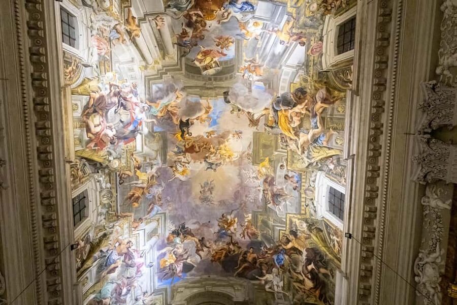 Rome: Small-Group Guided Day or Night Walking Tour - Trevi Fountain is the busiest stop